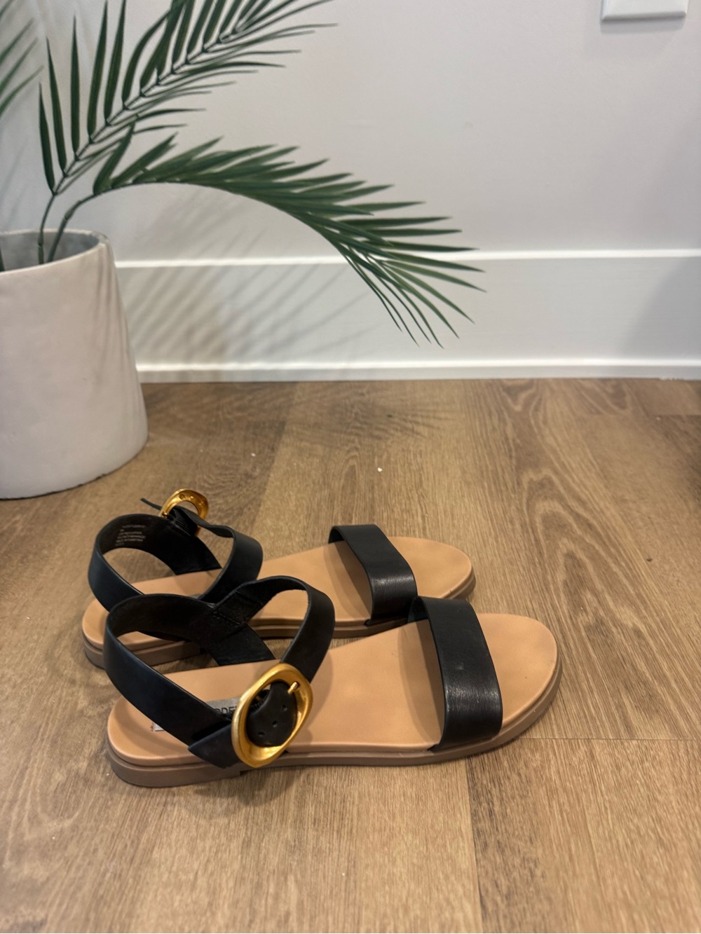 STEVE MADDEN sandals 9 - Picture 3 of 7